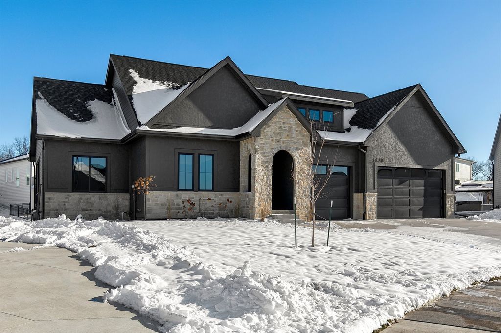 1128 NW 29th Court, Grimes, IA 50111