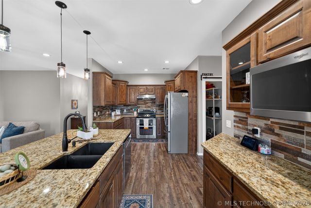 315 S Maple Street, Oologah, OK 74053
