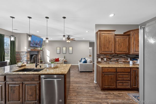 315 S Maple Street, Oologah, OK 74053