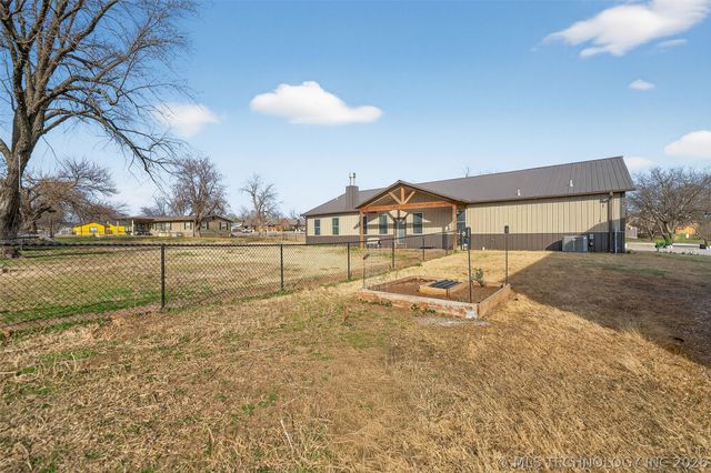 315 S Maple Street, Oologah, OK 74053