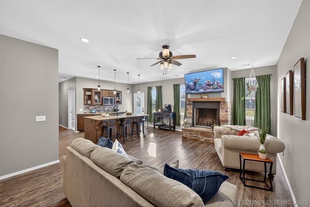 315 S Maple Street, Oologah, OK 74053