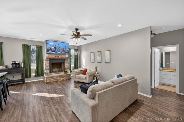 315 S Maple Street, Oologah, OK 74053