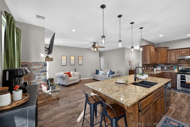 315 S Maple Street, Oologah, OK 74053