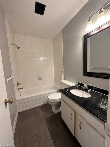 2810 Pelham Place, Winston-salem, NC 27106