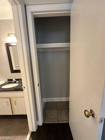 2810 Pelham Place, Winston-salem, NC 27106