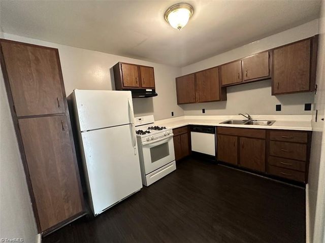 2810 Pelham Place, Winston-salem, NC 27106