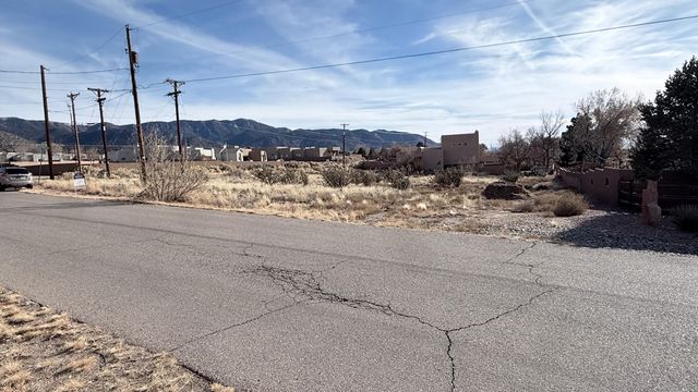 12520 Elena Drive NE, Albuquerque, NM 87122