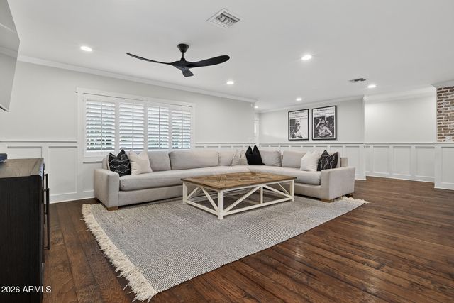 4231 E WELDON Avenue, Phoenix, AZ 85018