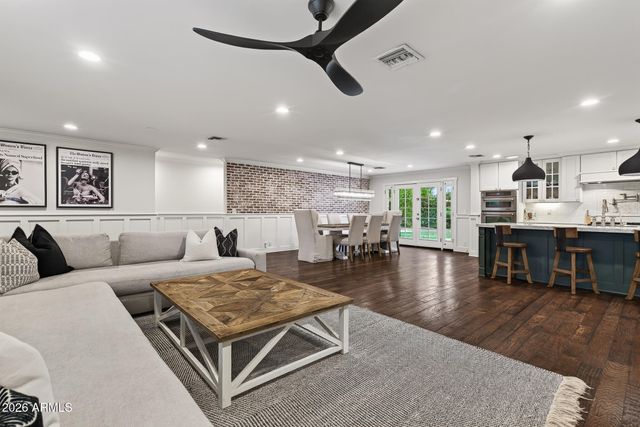 4231 E WELDON Avenue, Phoenix, AZ 85018