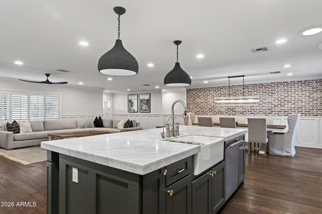 4231 E WELDON Avenue, Phoenix, AZ 85018