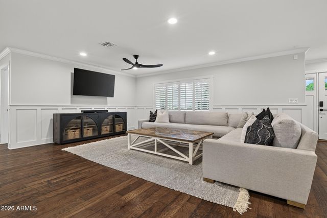 4231 E WELDON Avenue, Phoenix, AZ 85018