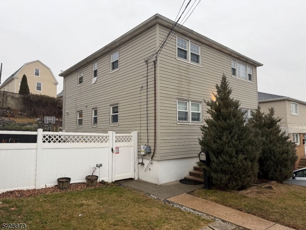 53 Devon Ter, Kearny Town, NJ 07032