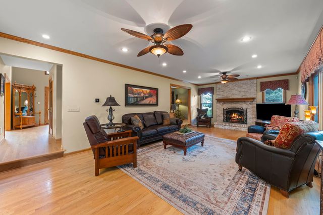 8S765 Singletree Lane, Naperville, IL 60565