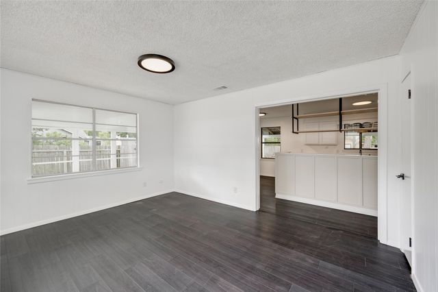 4948 Crossover RD, San Marcos, TX 78666