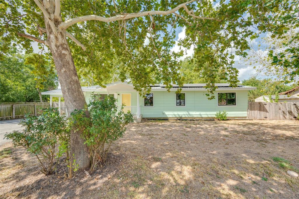 4948 Crossover RD, San Marcos, TX 78666