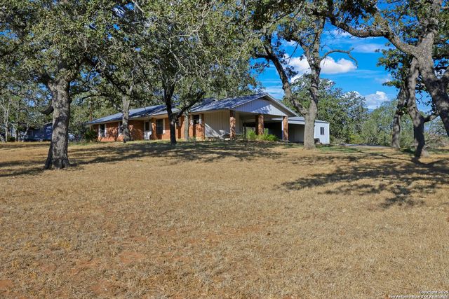 25 County Road 427, Stockdale, TX 78160
