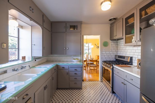 530 W WILSHIRE Drive, Phoenix, AZ 85003