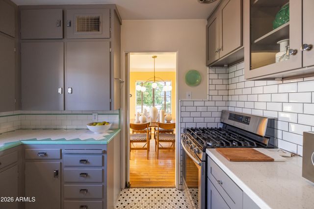 530 W WILSHIRE Drive, Phoenix, AZ 85003