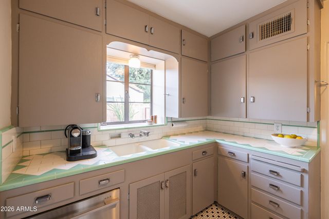 530 W WILSHIRE Drive, Phoenix, AZ 85003