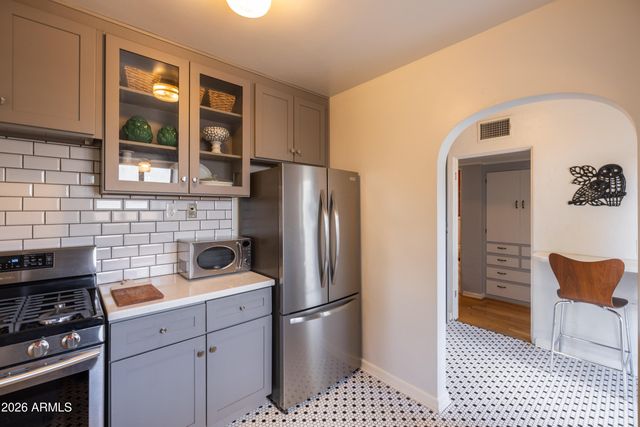 530 W WILSHIRE Drive, Phoenix, AZ 85003