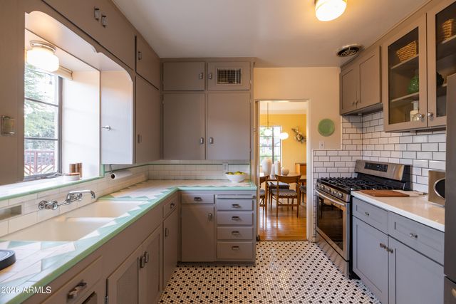 530 W WILSHIRE Drive, Phoenix, AZ 85003