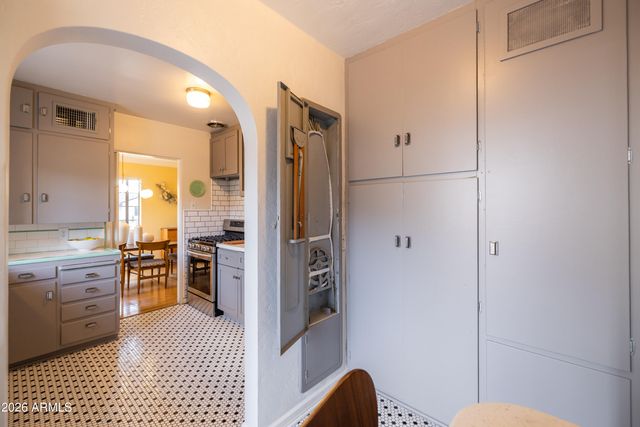 530 W WILSHIRE Drive, Phoenix, AZ 85003