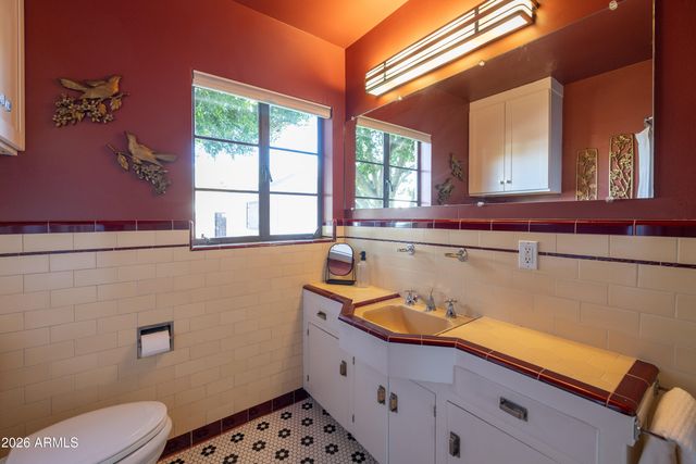 530 W WILSHIRE Drive, Phoenix, AZ 85003