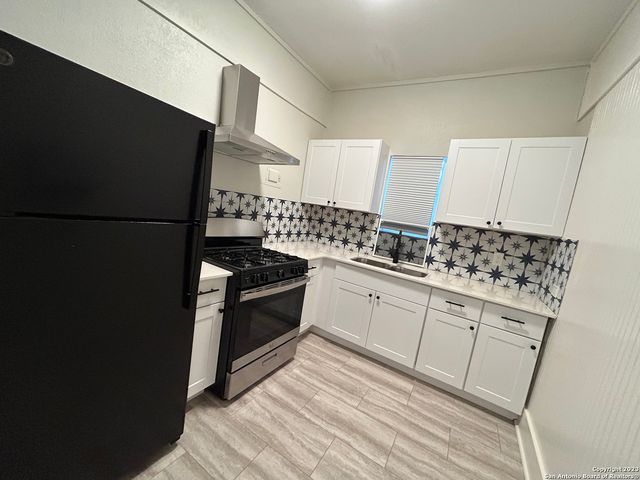 407 E Locust St Apt 4, San Antonio, TX 78212