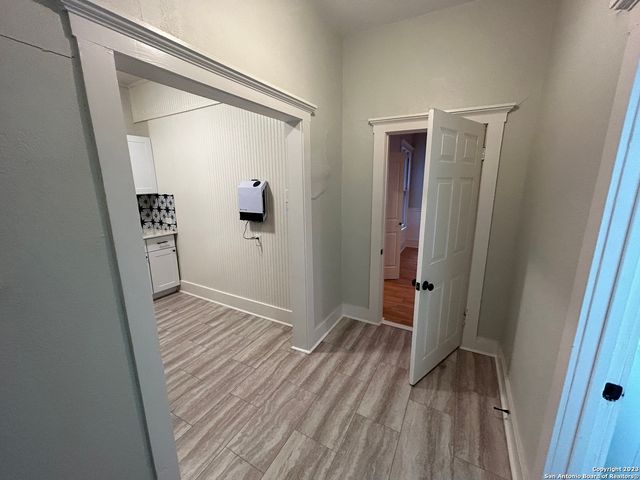 407 E Locust St Apt 4, San Antonio, TX 78212
