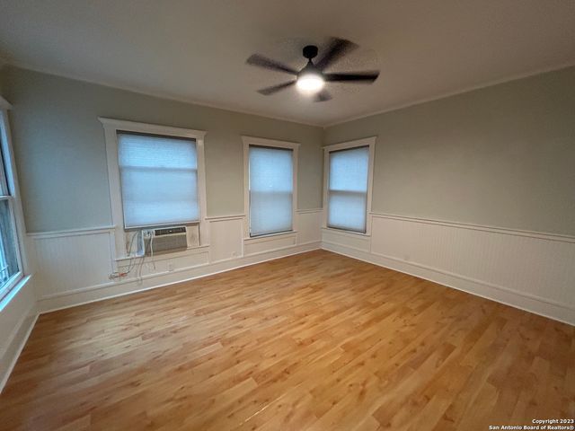 407 E Locust St Apt 4, San Antonio, TX 78212