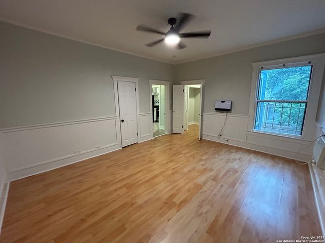 407 E Locust St Apt 4, San Antonio, TX 78212