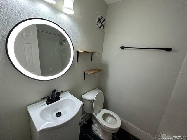407 E Locust St Apt 4, San Antonio, TX 78212