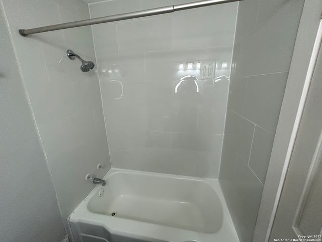 407 E Locust St Apt 4, San Antonio, TX 78212