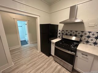 407 E Locust St Apt 4, San Antonio, TX 78212