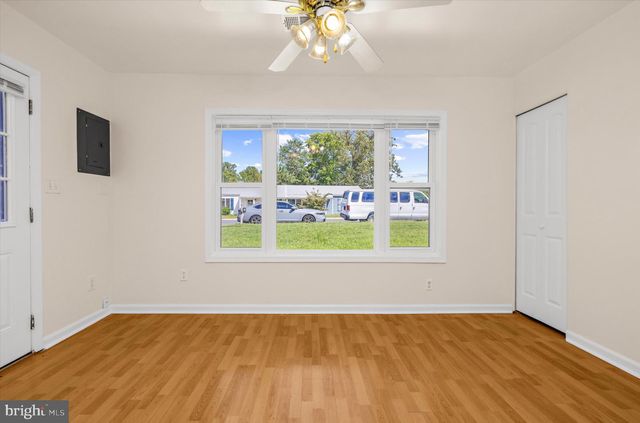 7704 QUEENS PARK RD, Pasadena, MD 21122