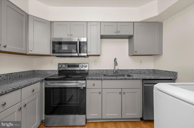 7704 QUEENS PARK RD, Pasadena, MD 21122