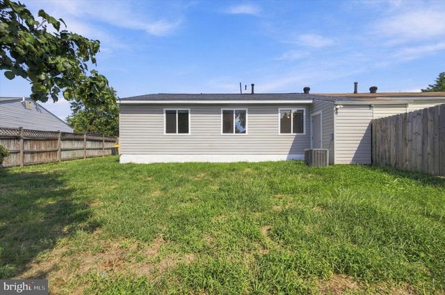 7704 QUEENS PARK RD, Pasadena, MD 21122