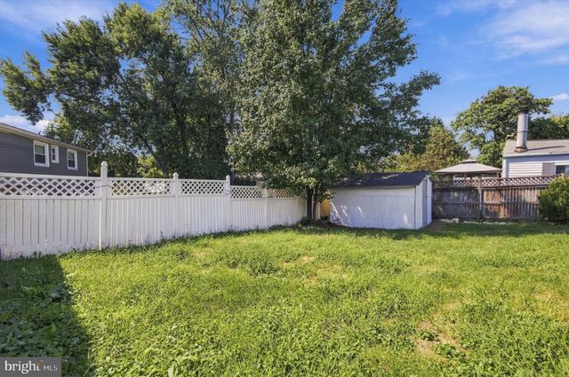 7704 QUEENS PARK RD, Pasadena, MD 21122