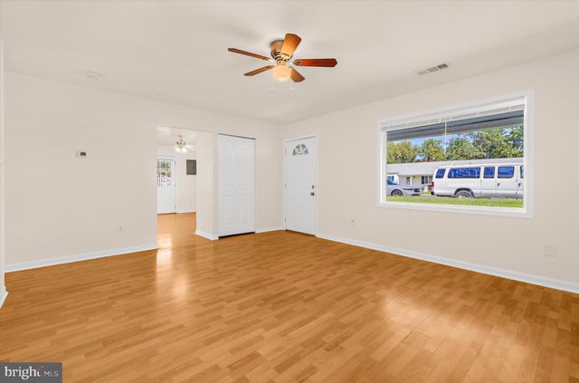 7704 QUEENS PARK RD, Pasadena, MD 21122