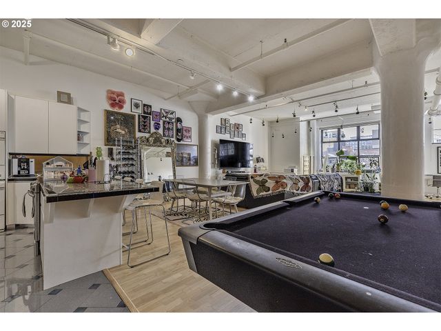 1314 Nw IRVING St 504, Portland, OR 97209