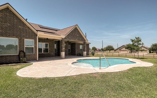 2688 Settlers Way Drive, Sealy, TX 77474