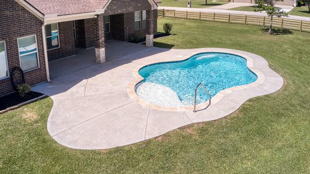 2688 Settlers Way Drive, Sealy, TX 77474