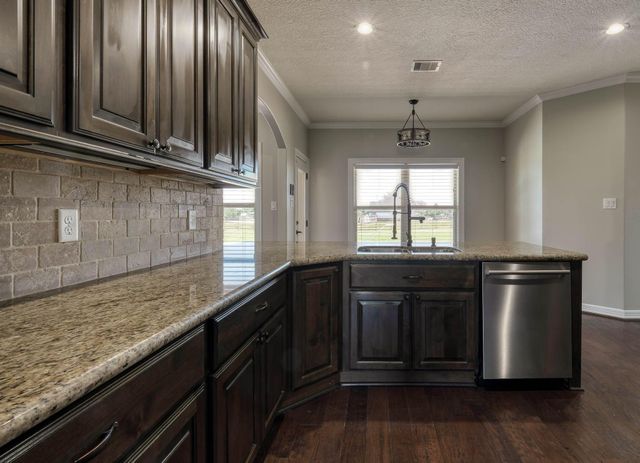2688 Settlers Way Drive, Sealy, TX 77474