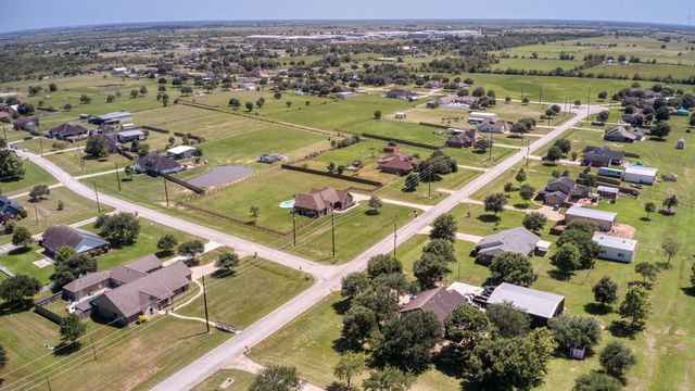 2688 Settlers Way Drive, Sealy, TX 77474