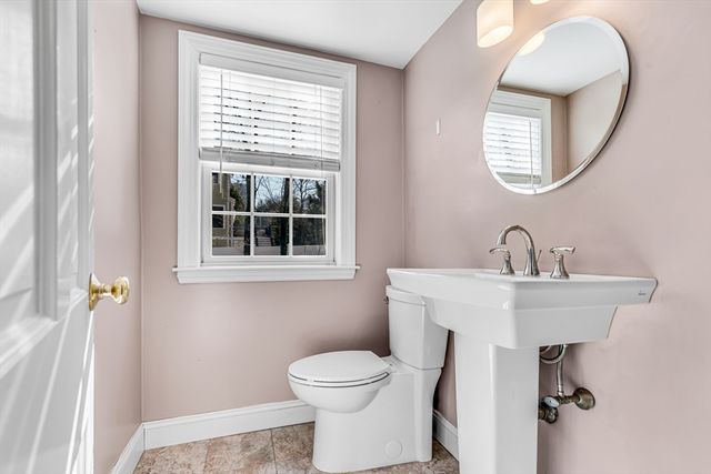 2270 Massachusetts Ave, Lexington, MA 02421