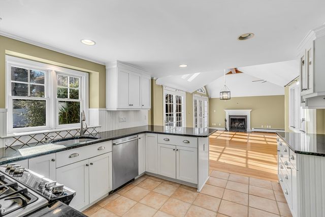 2270 Massachusetts Ave, Lexington, MA 02421