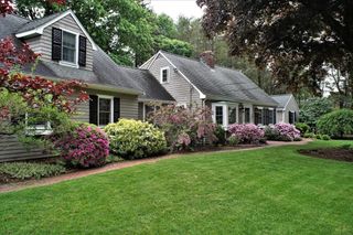 2270 Massachusetts Ave, Lexington, MA 02421