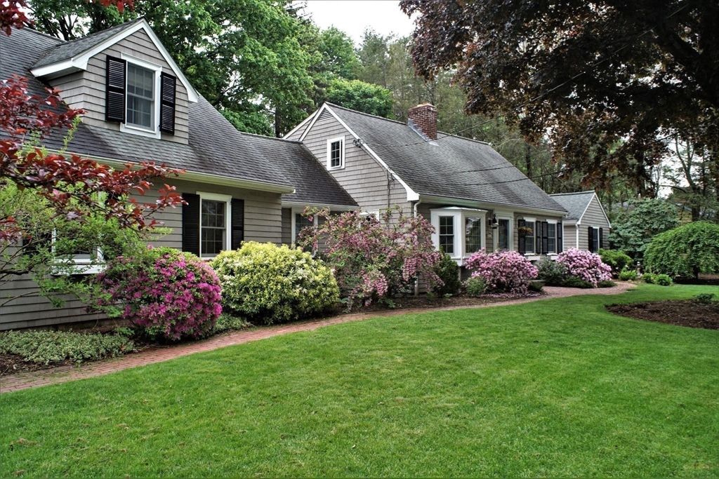 2270 Massachusetts Ave, Lexington, MA 02421