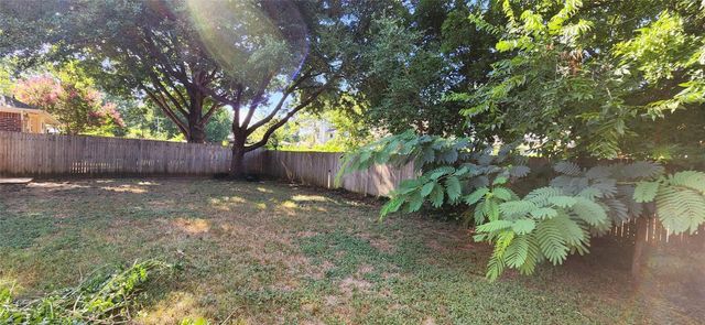 2204 Turf Club Drive, Arlington, TX 76017