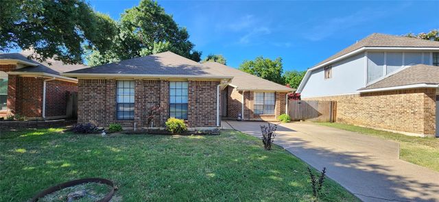 2204 Turf Club Drive, Arlington, TX 76017